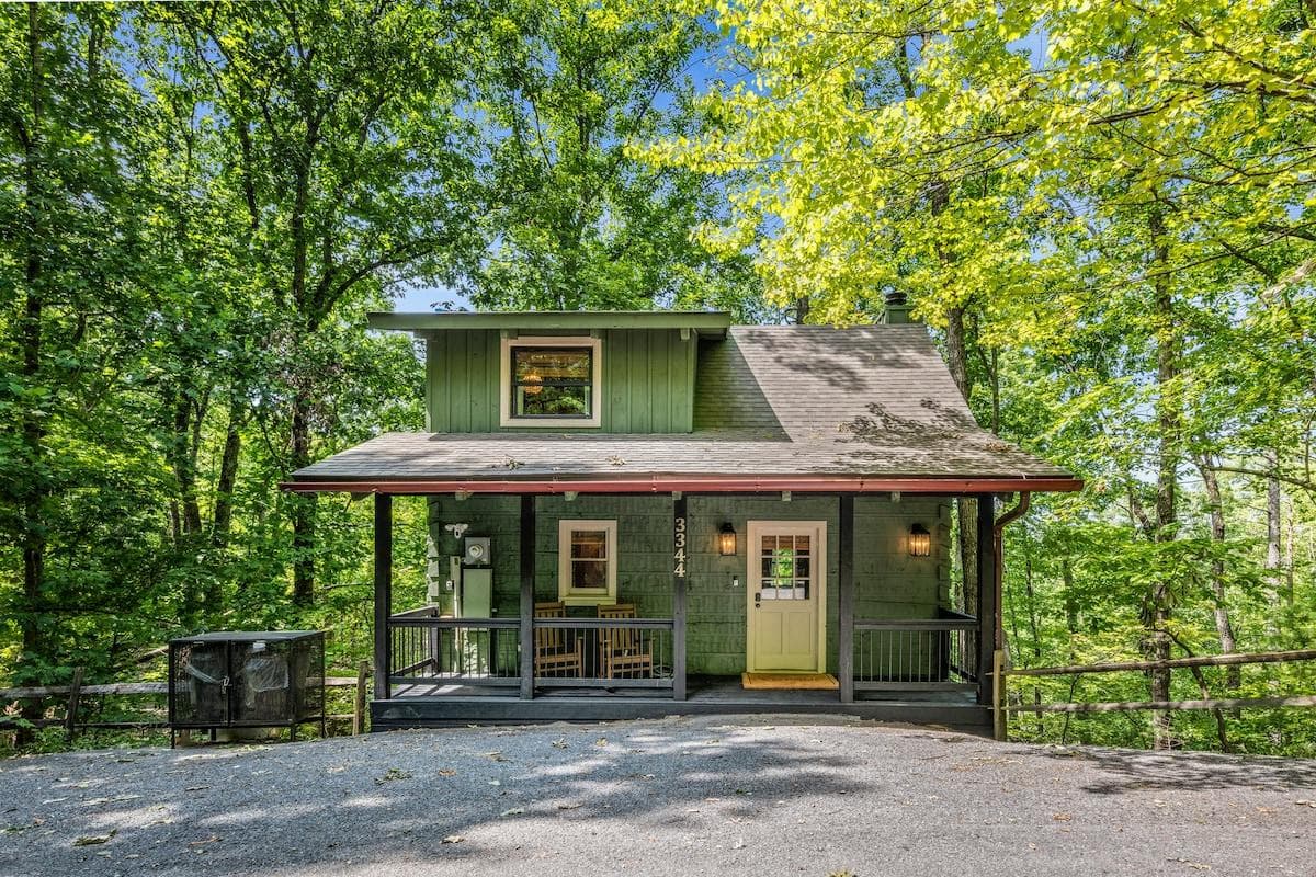 Ideal cabin for couples seeking a authentic romantic cabin experience, semi-private surrounded by trees