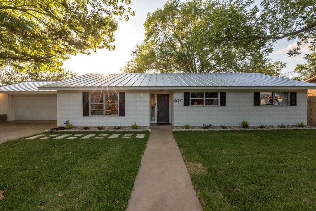 Enjoy our haus. There is parking for four vehicles! Two in the driveway and street parking for two.